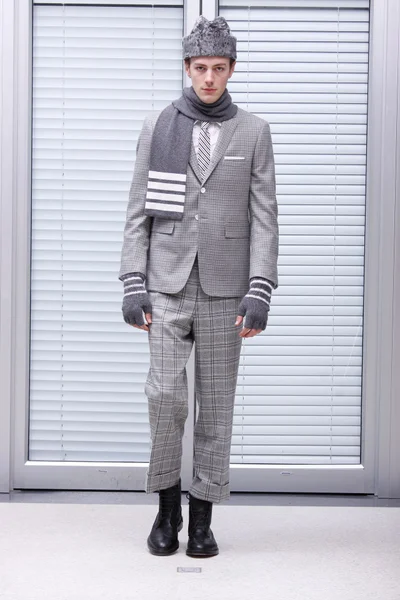 Look 16